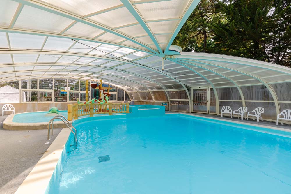 espace aquatique du camping en Vendée avec piscine couverte
